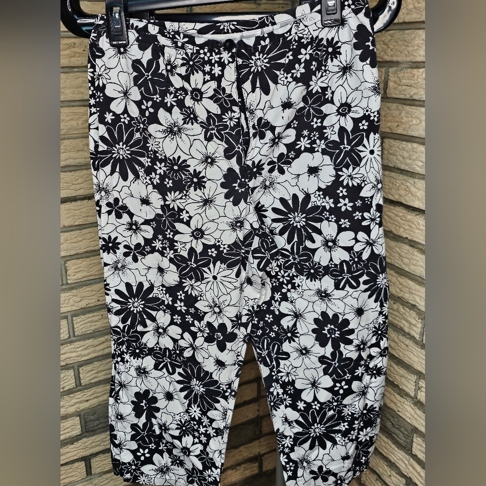 Liz Claiborne Capris sz 8